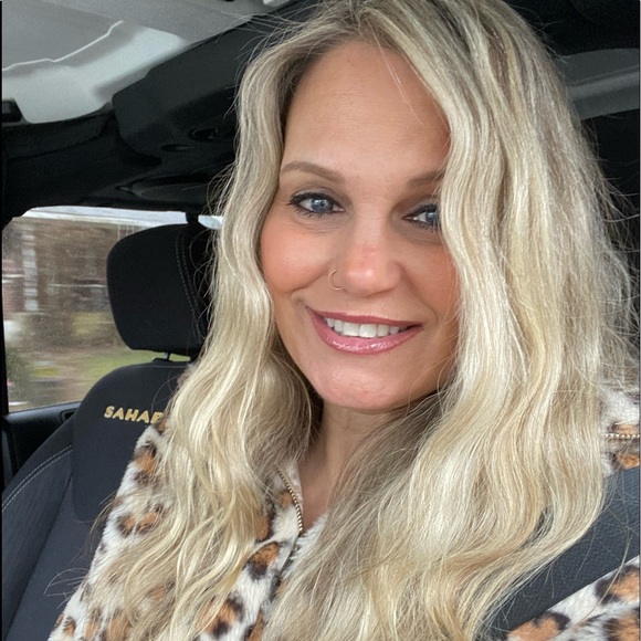 Meet your Posher, Kelly - Picture 2 of 2